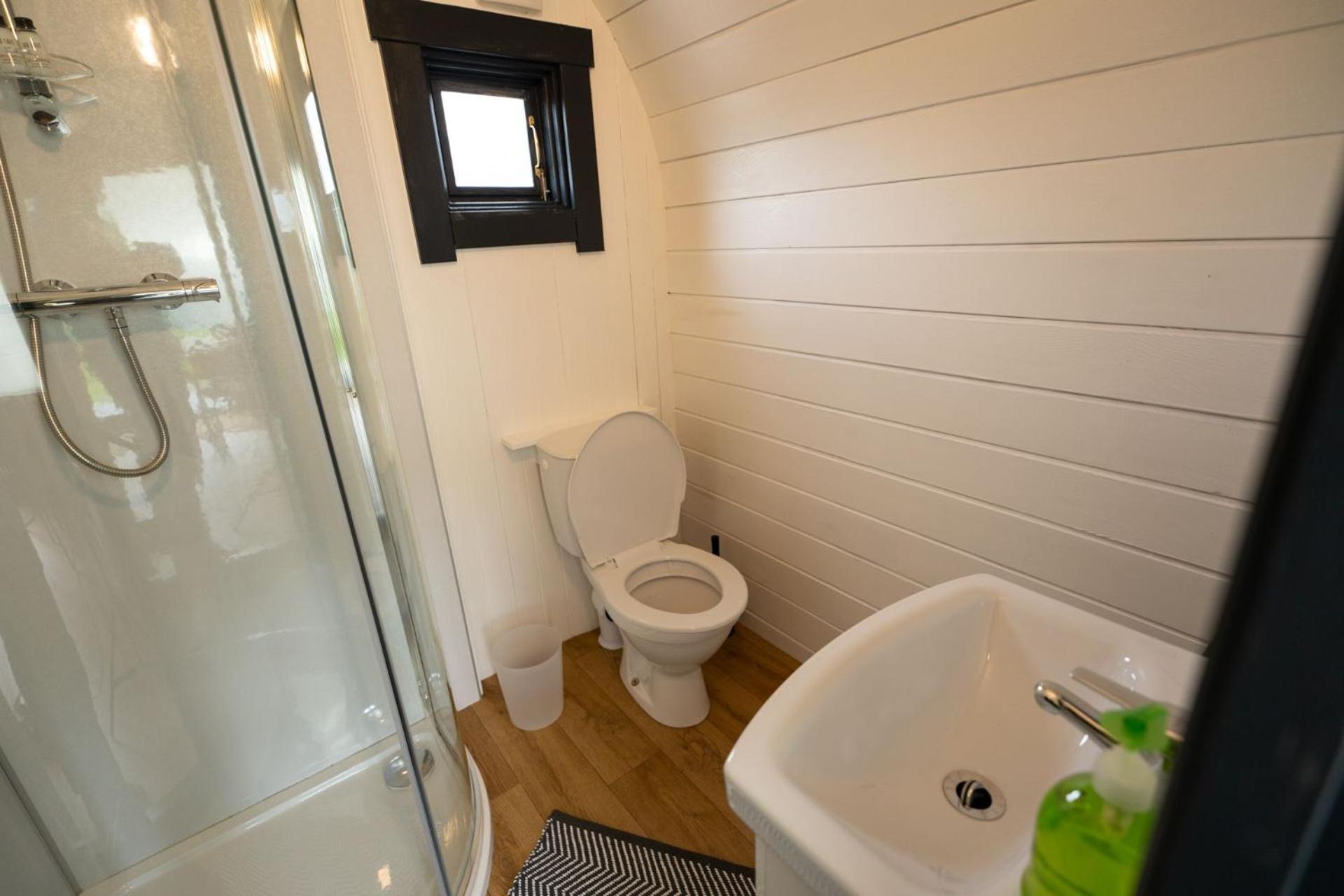 Ben Nevis Pod Villa Fort William Exterior photo